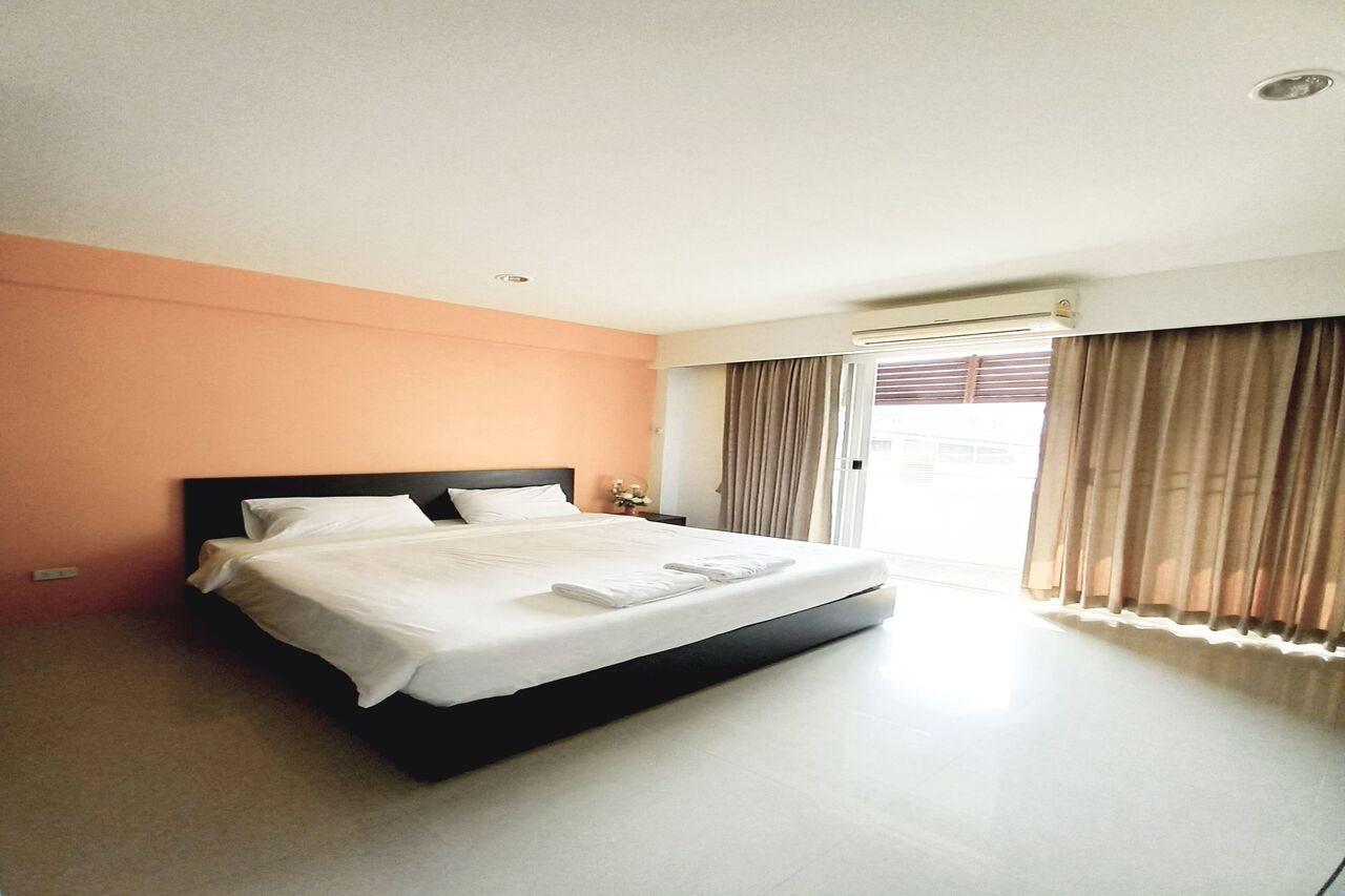 Ruan Plaisoi Apartment Bangkok Luaran gambar