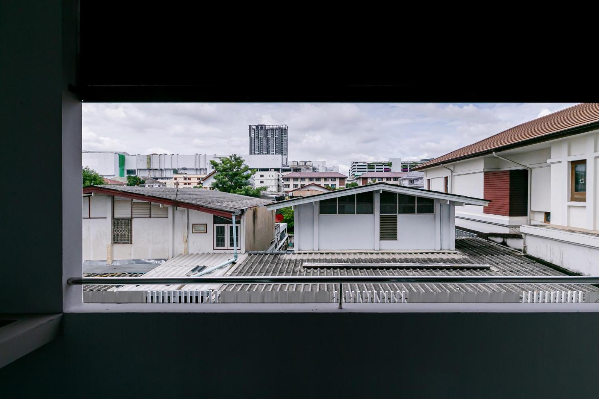 Ruan Plaisoi Apartment Bangkok Luaran gambar