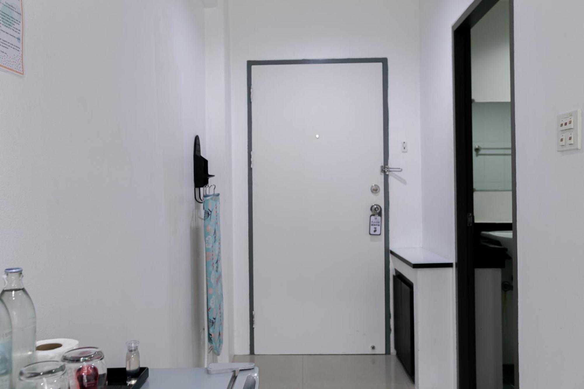 Ruan Plaisoi Apartment Bangkok Luaran gambar