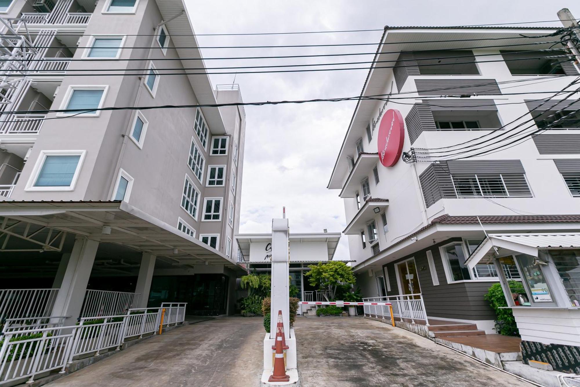 Ruan Plaisoi Apartment Bangkok Luaran gambar