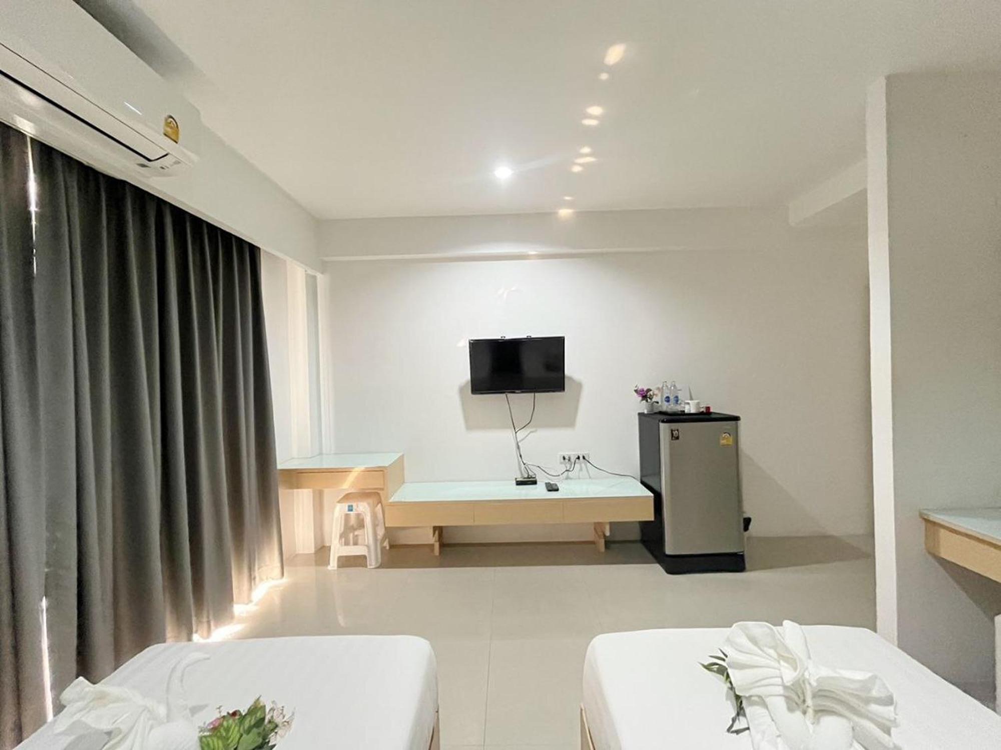 Ruan Plaisoi Apartment Bangkok Luaran gambar