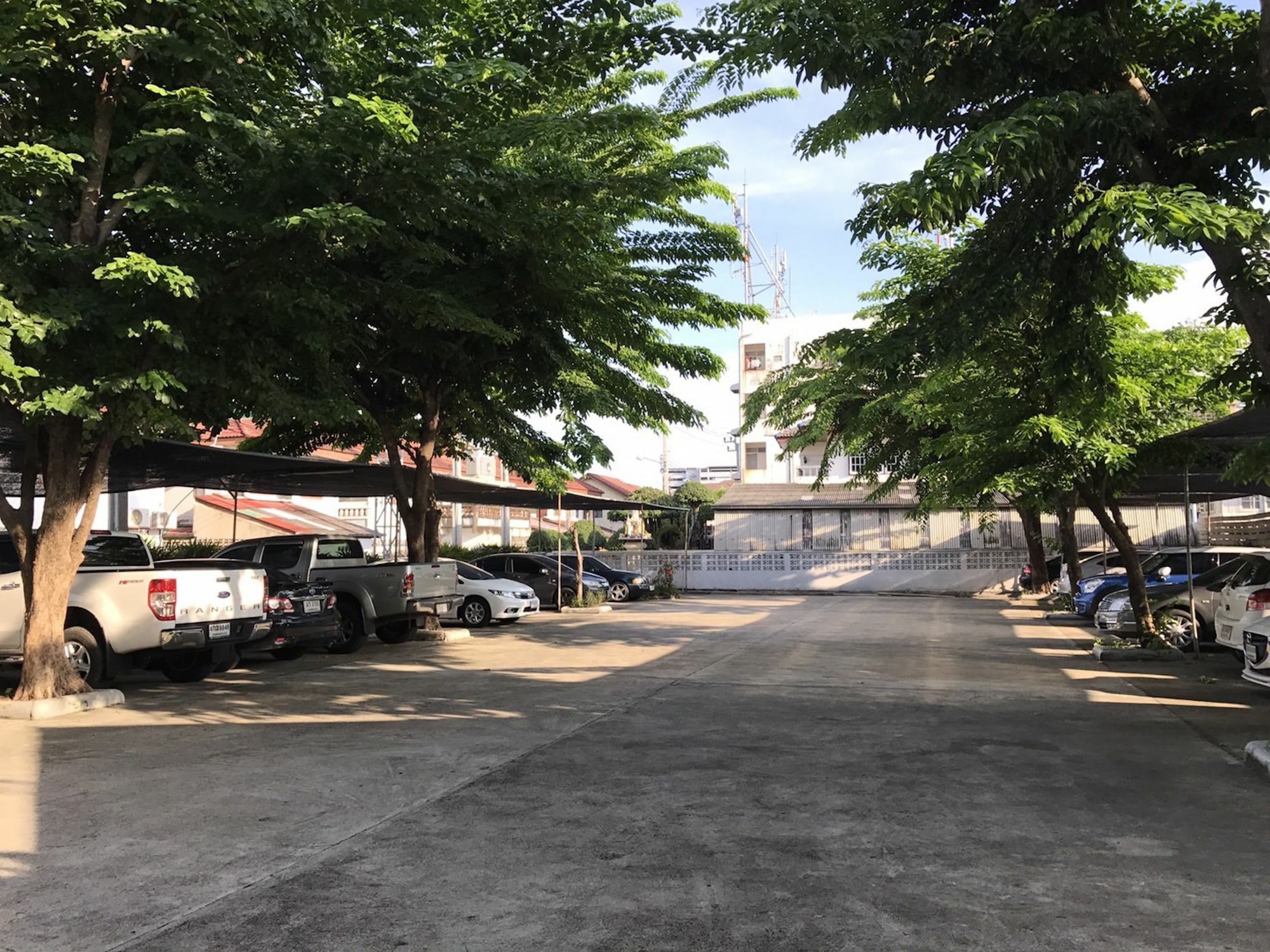 Ruan Plaisoi Apartment Bangkok Luaran gambar